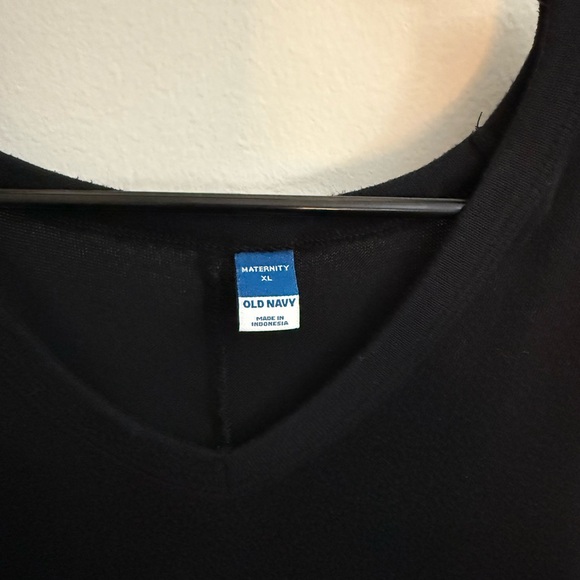 {Old Navy}-Size: Maternity XL-Black V-Neck Women's Top - Picture 3 of 4